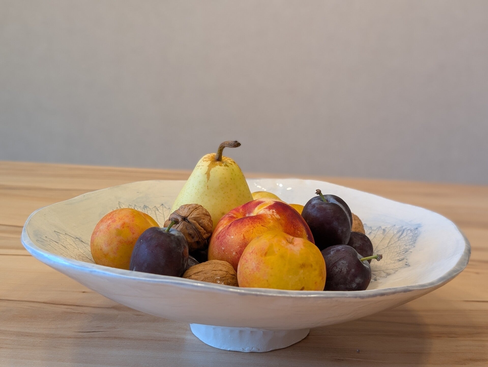 Obstschale mittelgroß mit Blattmuster