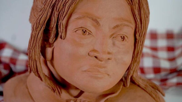 SREY PICH – Sculpture en grès d'une Cambodgienne
