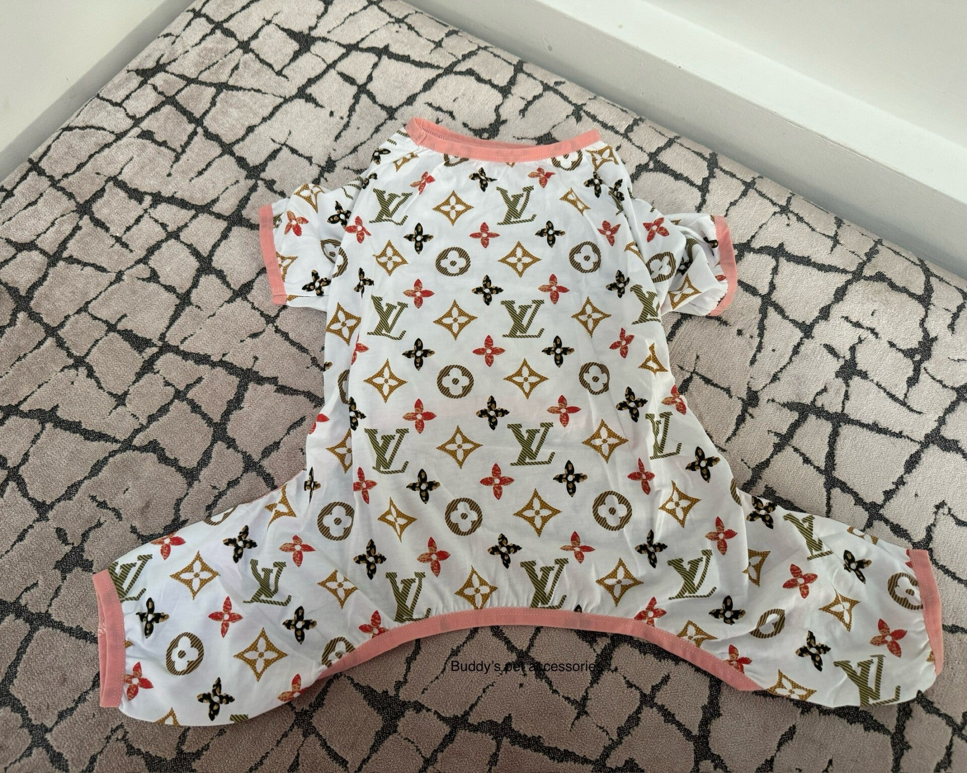 CHEWY VUITTON ALL IN ONE