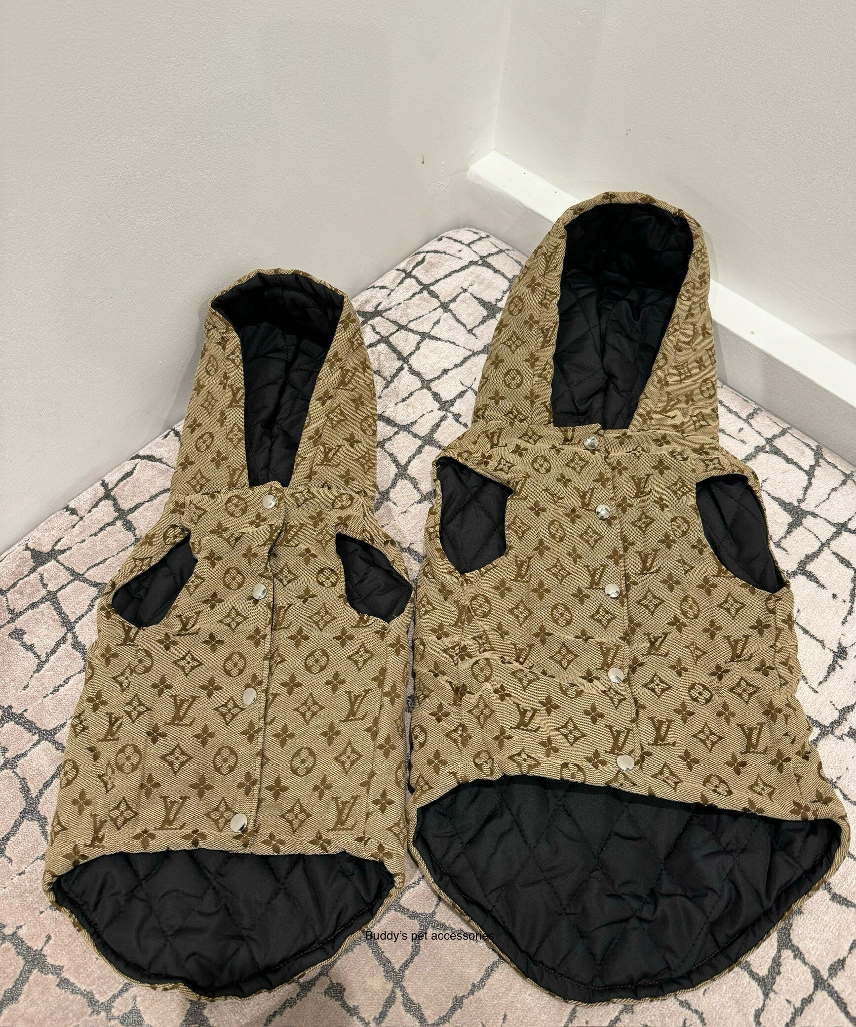 TAN CHEWY VUITTON BODY WARMER
