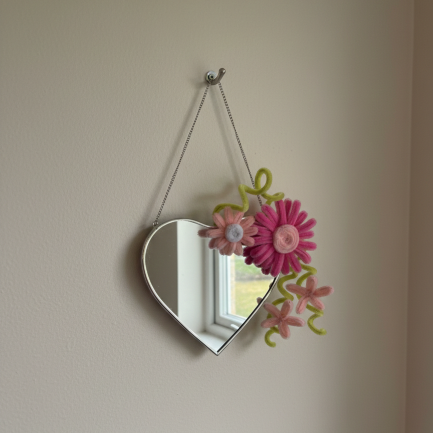 Petit miroir cœur fleuri