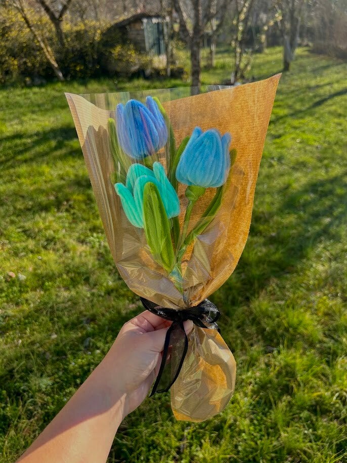 Bouquet de trois tulipes bleues