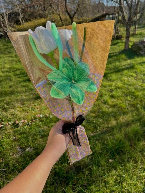 Éclat Vert – Lys, Tulipe & Lavande.