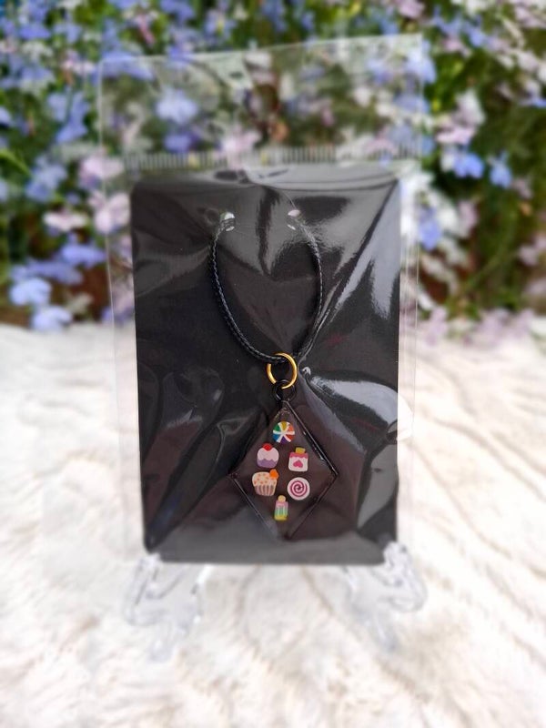Resin diamond shaped necklace