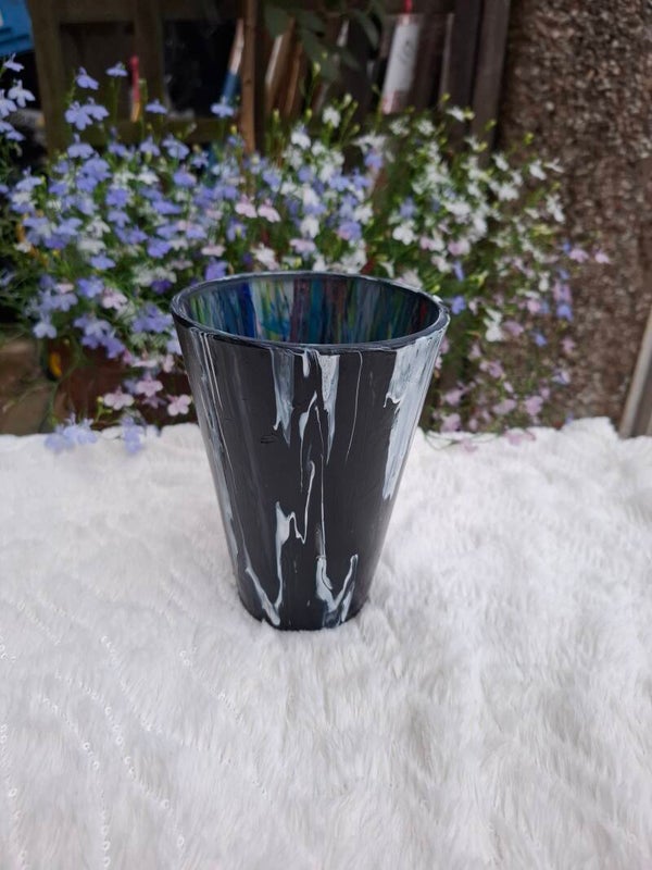 Medium black/White Vase