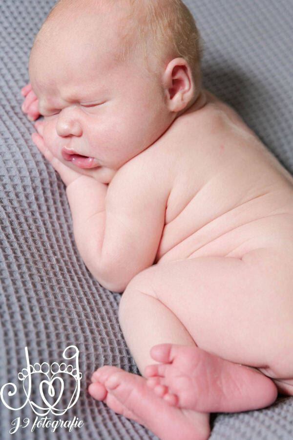 Babyfotografie Weert Limburg Newbornfotografie Fotograaf Weert, newborn baby,  cute baby,  fotoshoot  newbornfotograaf 