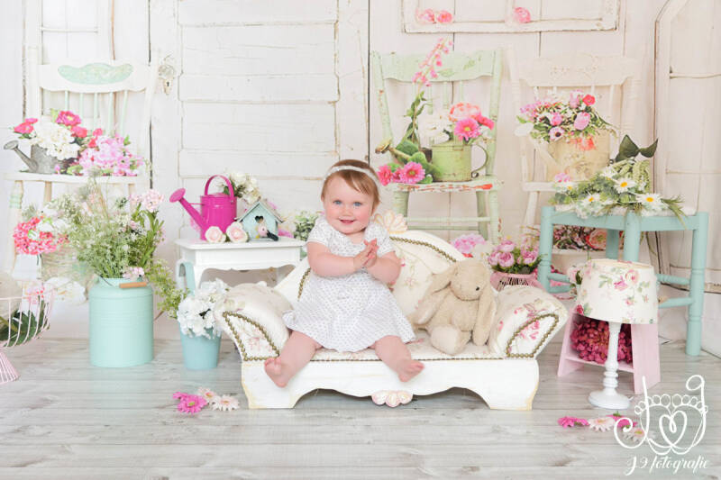 Cakesmash,  Een jaar, fotograaf Weert, Limburg, fotoshoot, eerste verjaardag, babyfotografie, dreumes,  