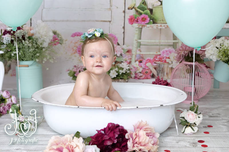 Cakesmash,  Een jaar, fotograaf Weert, Limburg, fotoshoot, eerste verjaardag, babyfotografie, dreumes