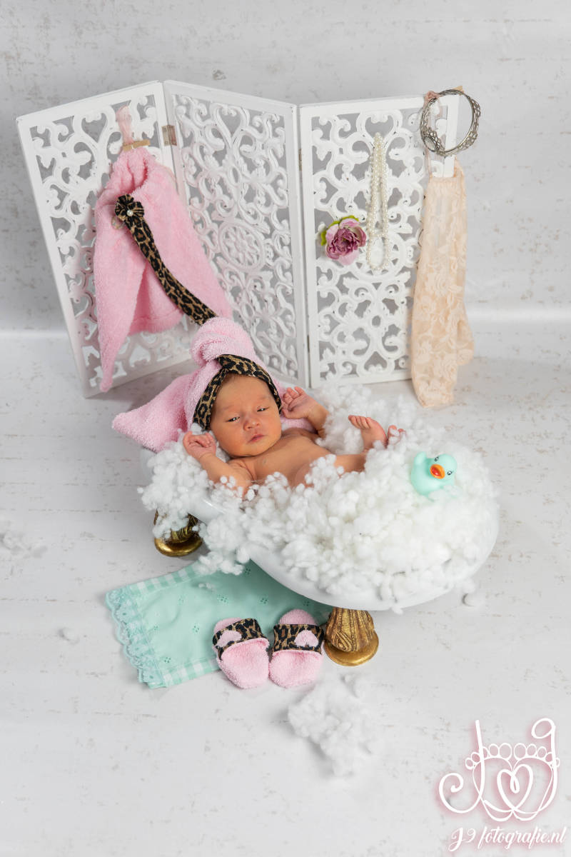 Newbornfotografie babyfotografie newborn infant baby kerst  cutebaby pasgeboren fotoreportage Weert Eindhoven Nederweert Limburg 