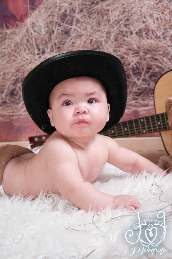 Babyfotografie Weert Limburg Newbornfotografie Fotograaf Weert, newborn baby,  cute baby,  fotoshoot  newbornfotograaf 