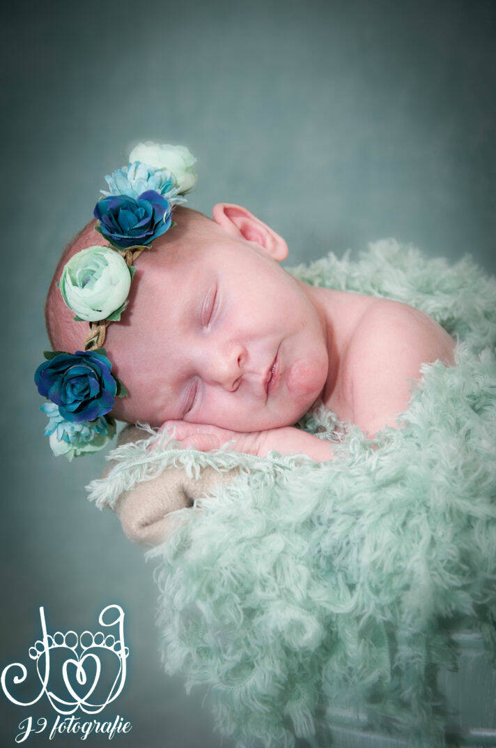 Babyfotografie Weert Limburg Newbornfotografie Fotograaf Weert, newborn baby,  cute baby,  fotoshoot  newbornfotograaf 
