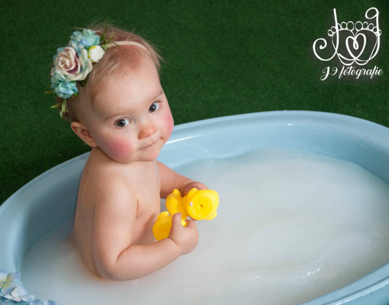 Cakesmash,  Een jaar, fotograaf Weert, Limburg, fotoshoot, eerste verjaardag, babyfotografie, dreumes,  