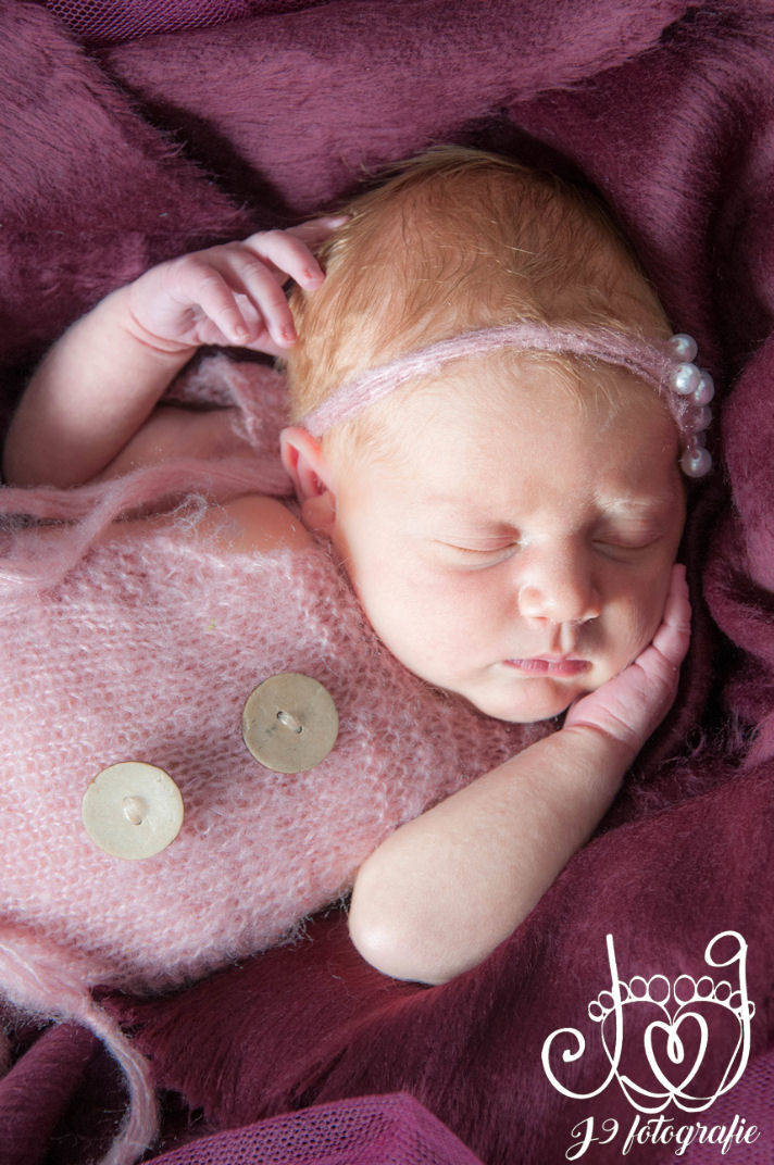 Babyfotografie Weert Limburg Newbornfotografie Fotograaf Weert, newborn baby,  cute baby,  fotoshoot  newbornfotograaf 
