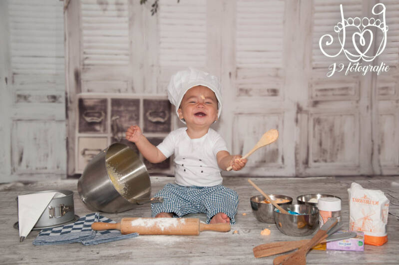 Cakesmash,  Een jaar, fotograaf Weert, Limburg, fotoshoot, eerste verjaardag, babyfotografie, dreumes,  