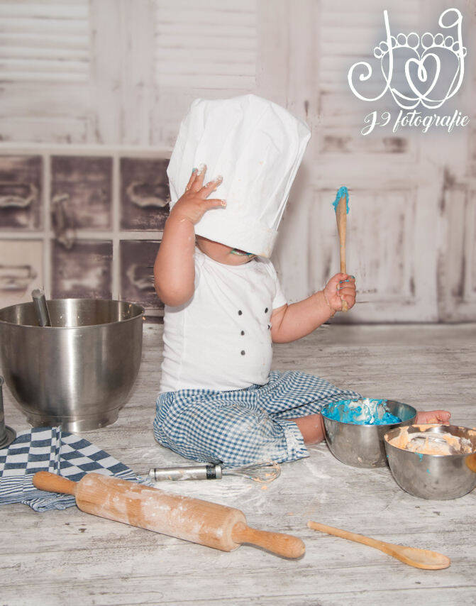 Cakesmash,  Een jaar, fotograaf Weert, Limburg, fotoshoot, eerste verjaardag, babyfotografie, dreumes,  