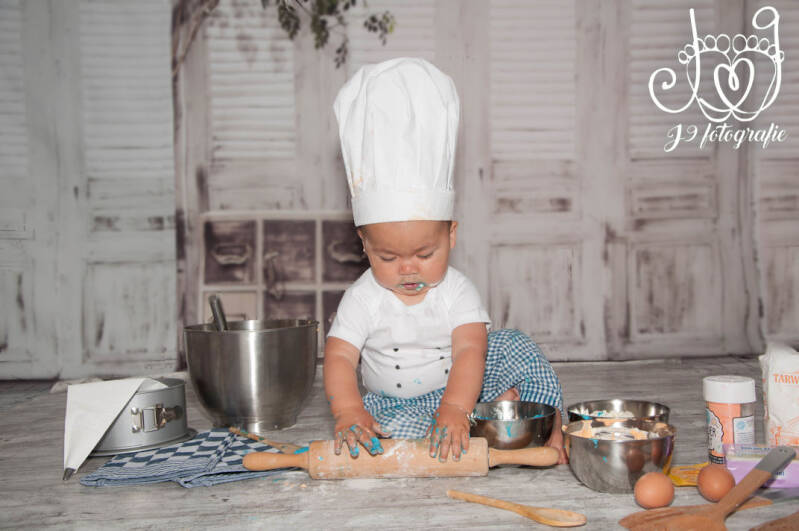 Cakesmash,  Een jaar, fotograaf Weert, Limburg, fotoshoot, eerste verjaardag, babyfotografie, dreumes,  