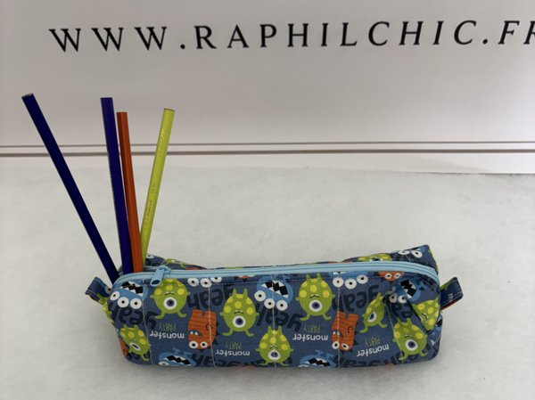 trousse motif monstre gentil
