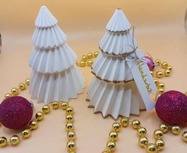 Weihnachtsbaum mit Gold verziert