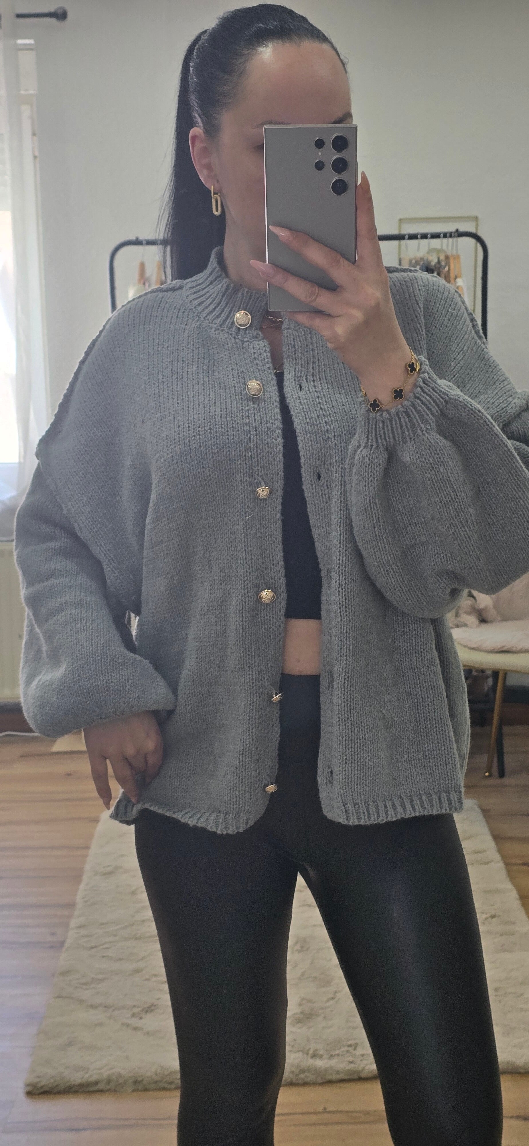 kurzer Cardigan -GRAU- mit goldenen Knöpfen