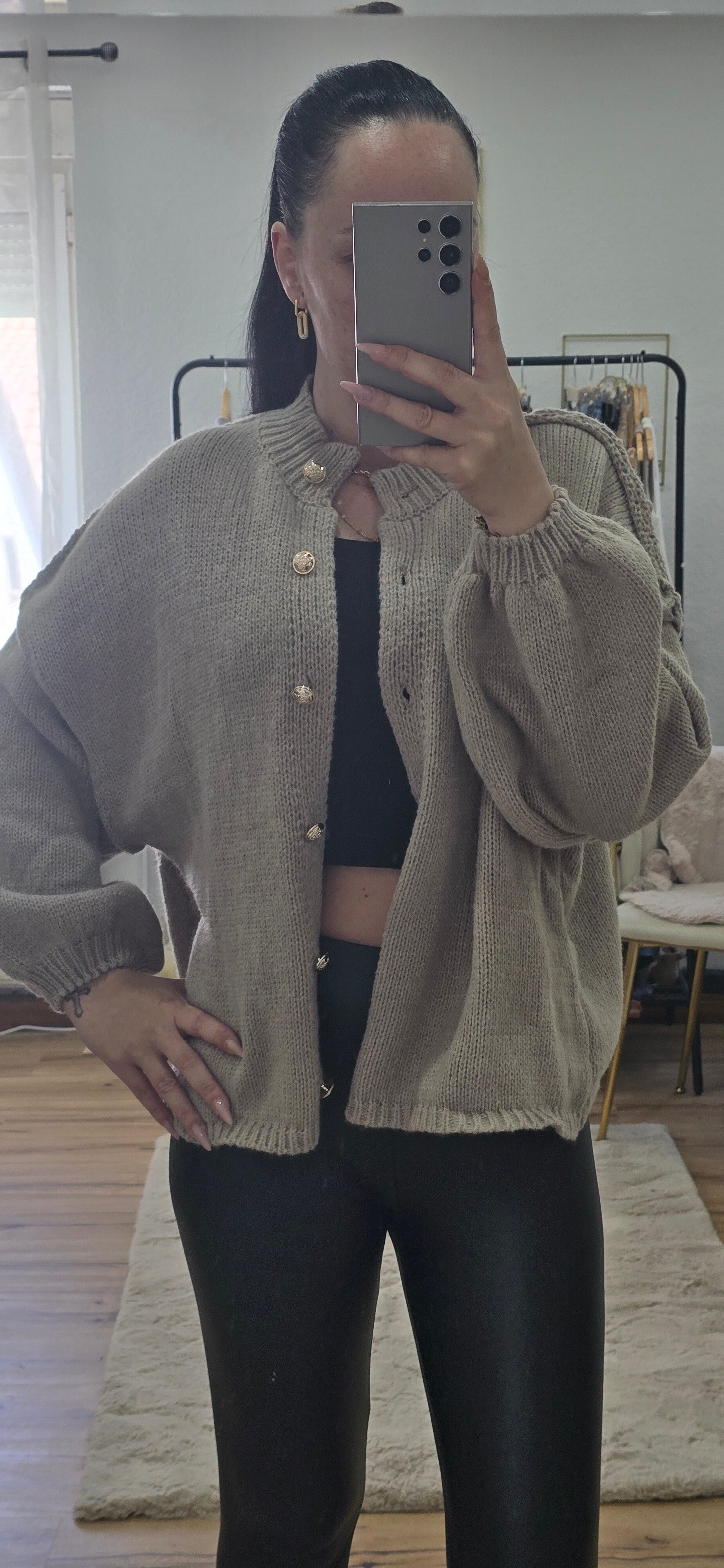 kurzer Cardigan -TAUPE- mit goldenen Knöpfen