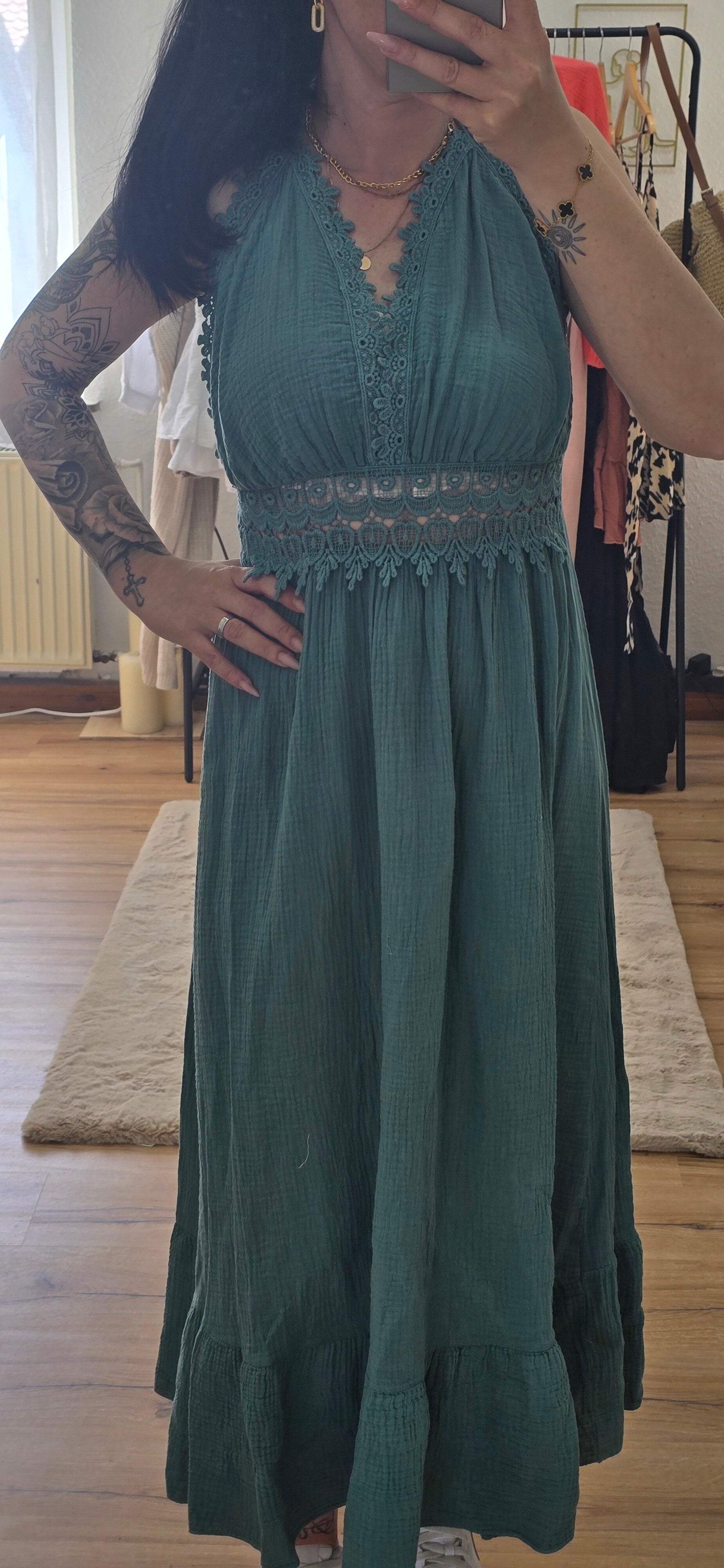 Langes rückenfreies Kleid in Baumwollgaze - Eleganz und Leichtigkeit