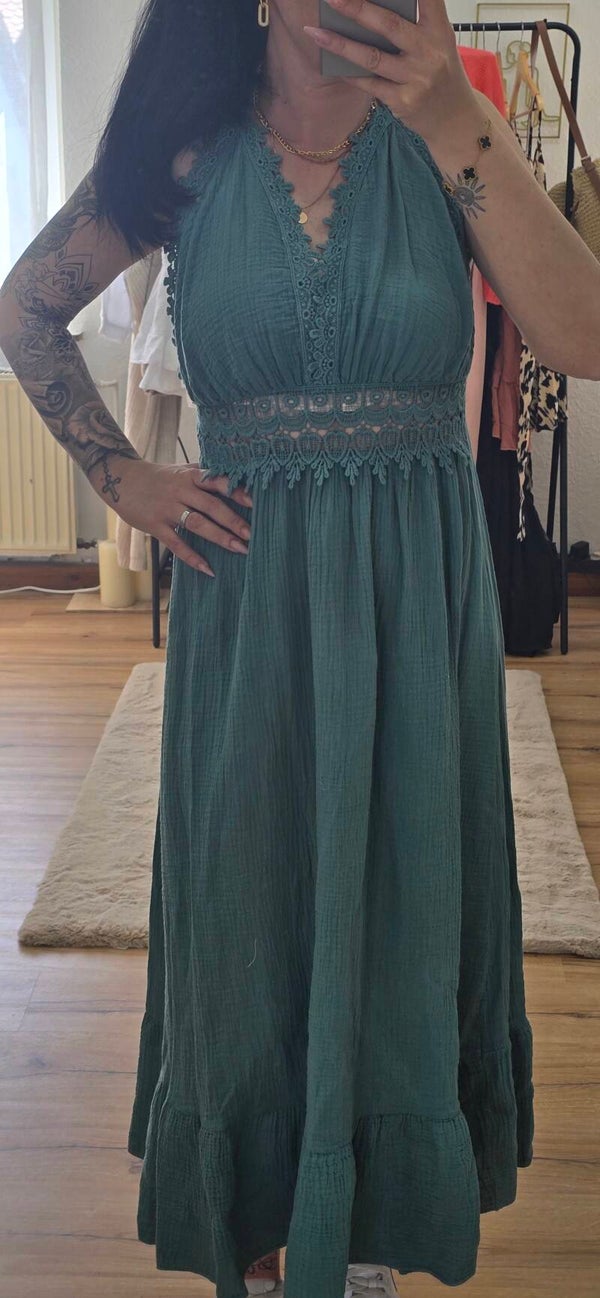 Langes rückenfreies Kleid in Baumwollgaze - Eleganz und Leichtigkeit