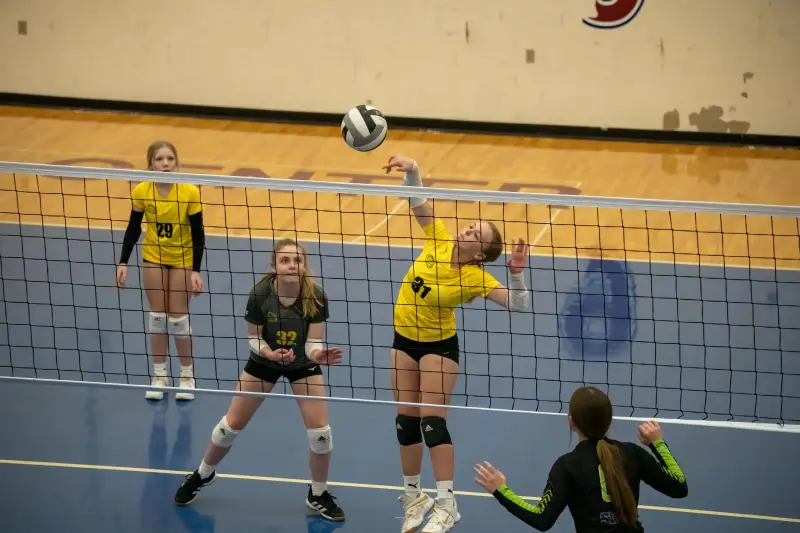 Impacto del deporte en la adolescencia Beneficios del deporte en adolescentes Salud física y deporte juvenil Deporte y desarrollo emocional en adolescentes Actividad física en la adolescencia Deportes y rendimiento académico Deportes de equipo en la adole