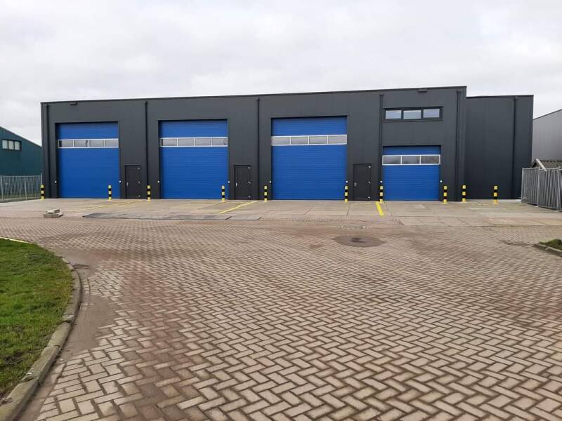 Moderne bedrijfsunits / loodsen
