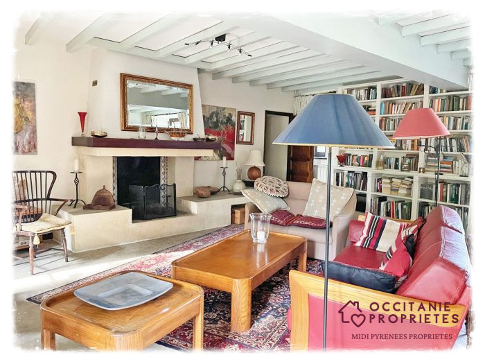 Landhuis te koop met een prachtig uitzicht op de Pyreneeën.