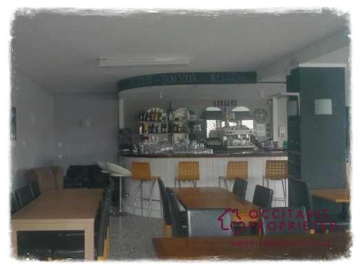 Voormalig café restaurant met ruim woonhuis in de Gers - Occitanie.