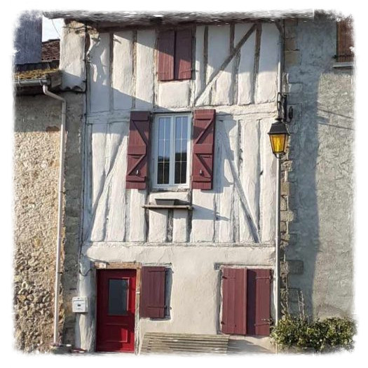 Bijzondere vakwerkhuis te koop in de Ariège van Frankrijk.