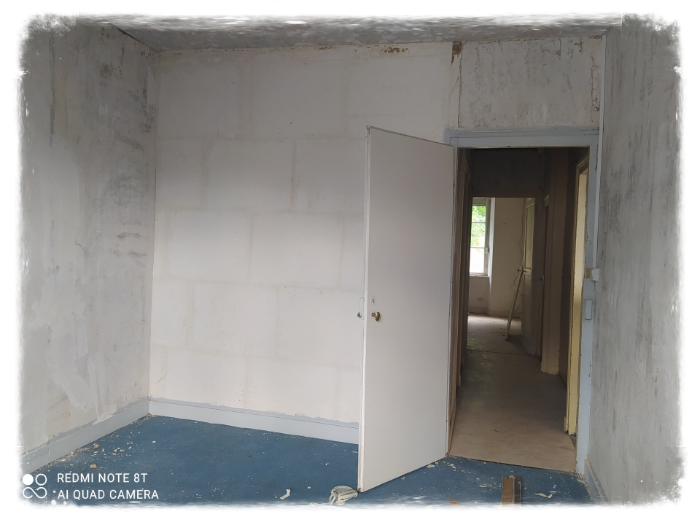 Winkelpand met appartement te koop in de Haute Marne.