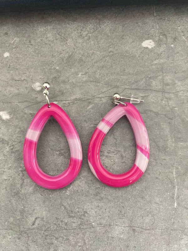 Oorbellen druppelvorm pink