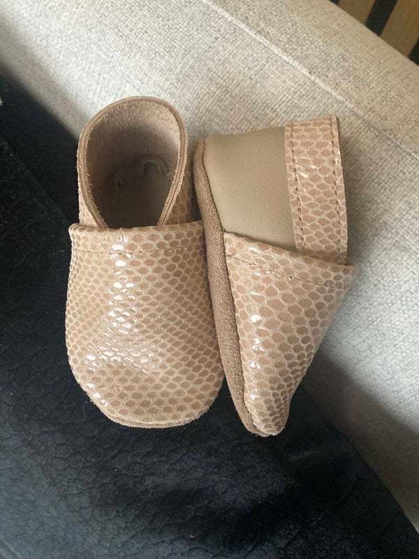 Leren slofjes beige print