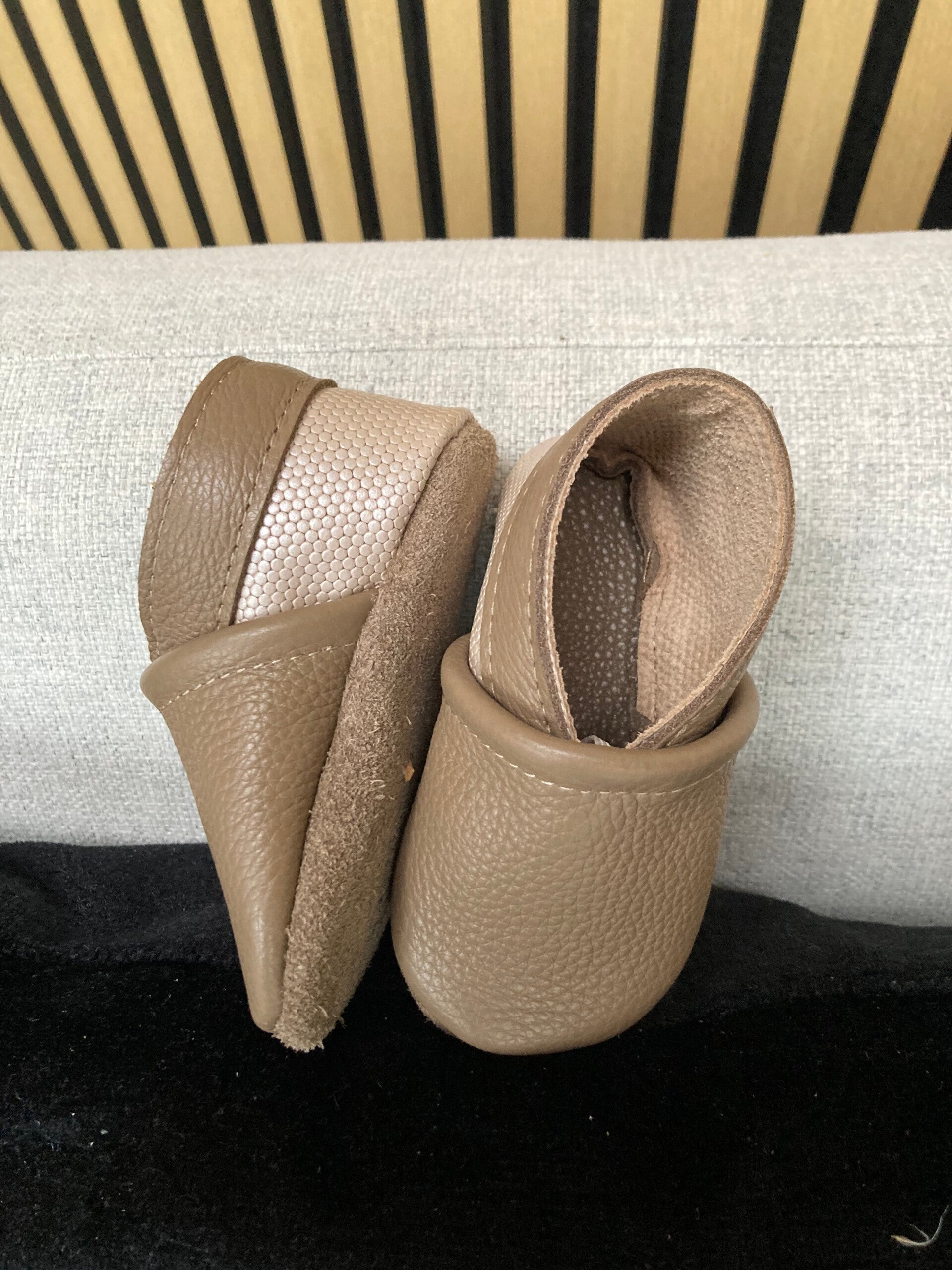 Leren slofjes beige/stippen print