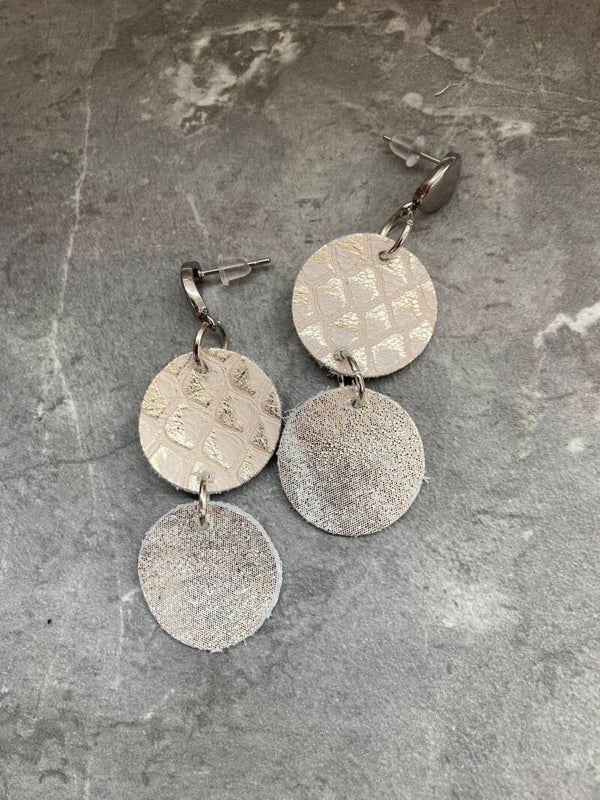 Leren oorbellen zilver