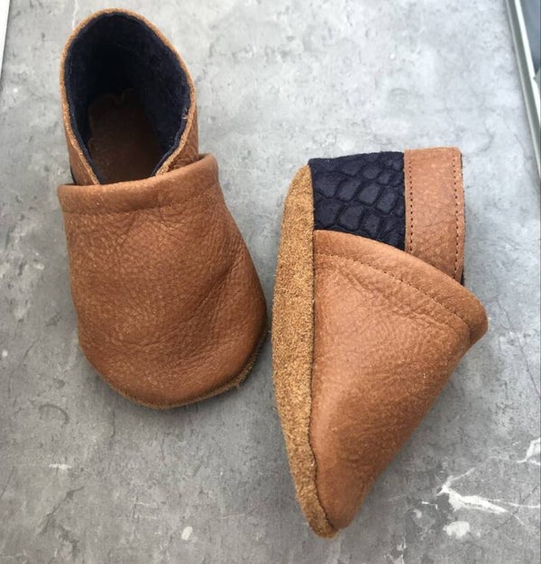 Leren slofjes cognac/blauw schubje