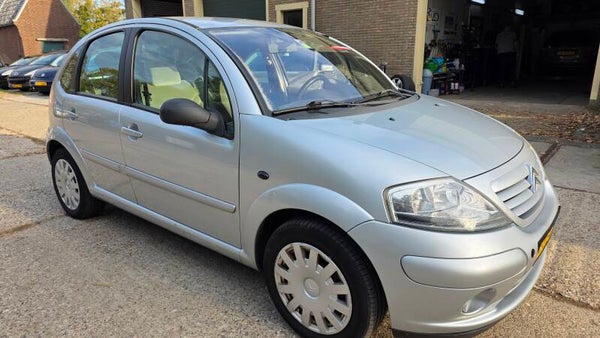 (Gereserveerd!) Citroen C3 1.4i 2005 191954 km nap Airco APK 21-09-2026