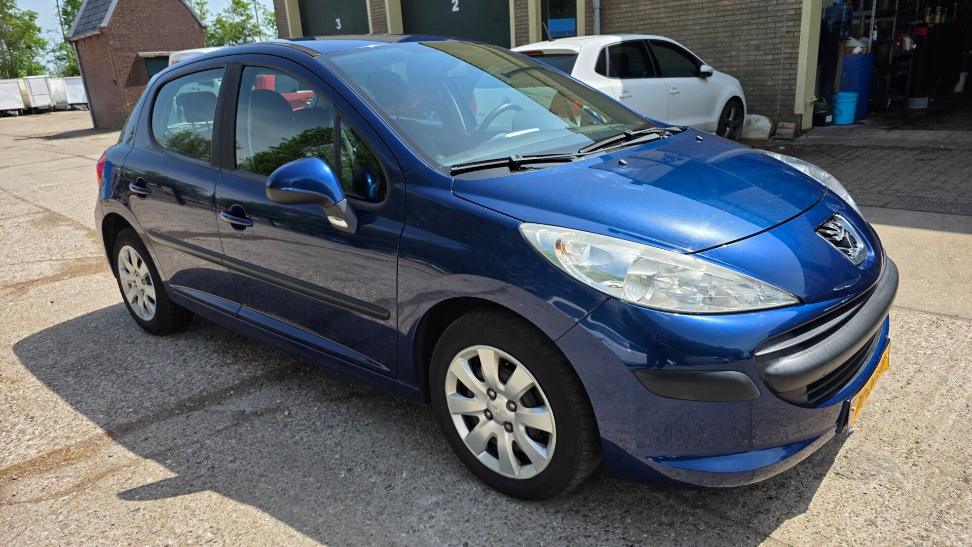 Peugeot 207 1.4i 2008 5 deurs Airco Word geleverd met nwe APK! Trekhaak