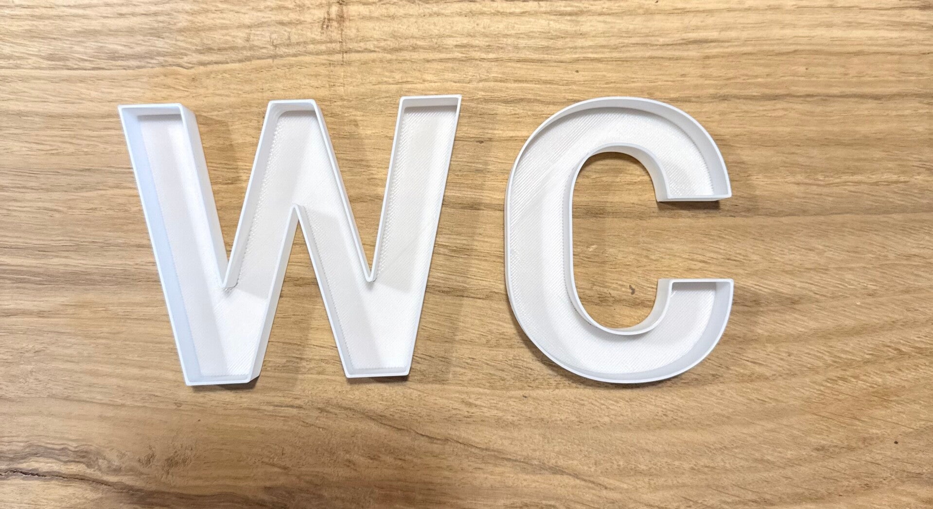 Moosbuchstaben „WC“