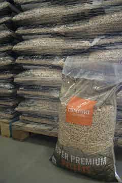 2 pallets met 65 zakken van 15 kg Comfort houtpellets