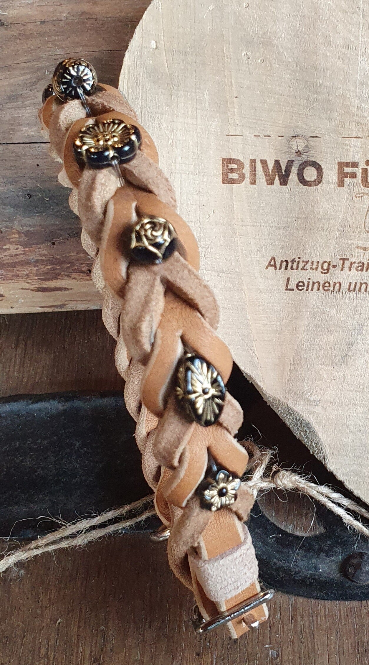 Schmuck-Halsband cognac