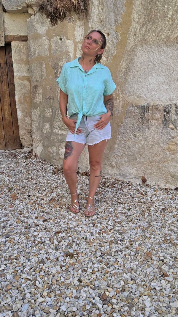 Chemise en gaze de coton manches courtes à nouer devant