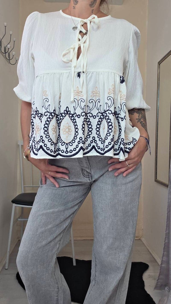 Blouse blanche bohème à broderies
