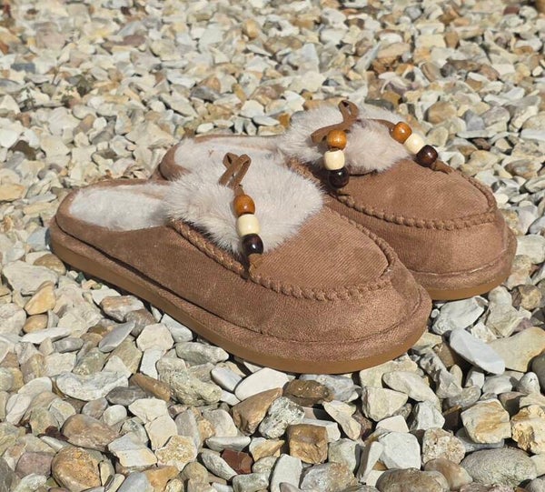 Chaussons Femme Fourrés Marron à Perles en Bois – Doux & Confortables