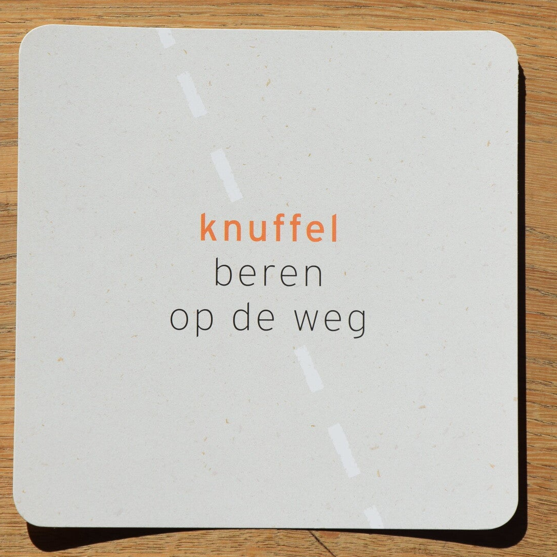 Enkele kaart - knuffel beren op de weg