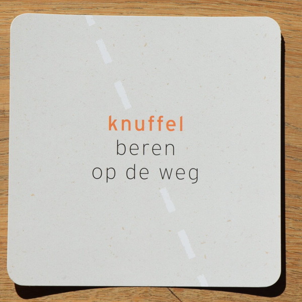Enkele kaart - knuffel beren op de weg