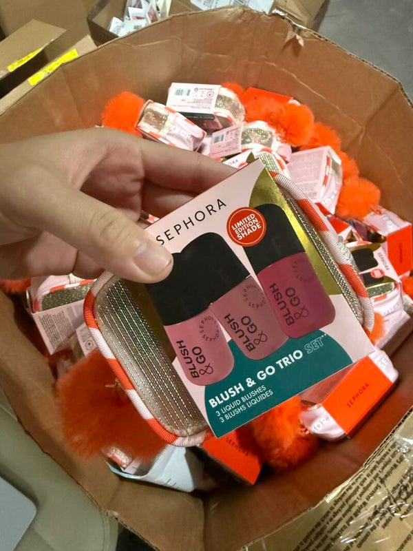 SEPHORA COLLECTION  Blush & Go Trio Makeup Gift Set