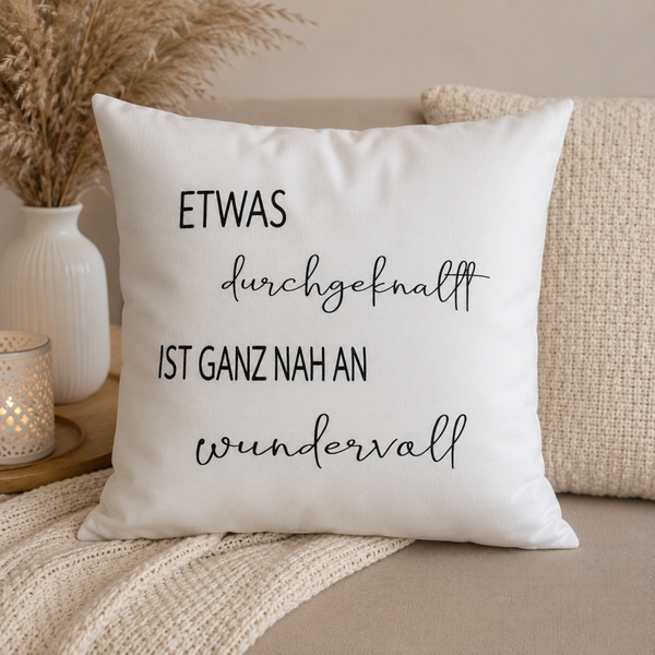 🩷 Kissen mit Spruch „Etwas durchgeknallt ist ganz nah an wundervoll“