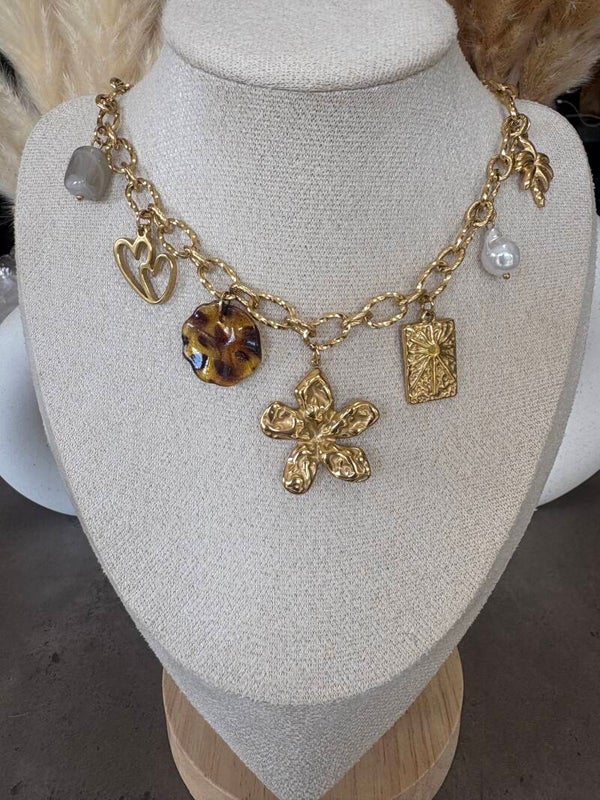 Collier fleur léo